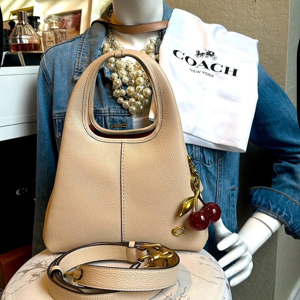 Coach Lana Shoulder Bag 23 (Ivory)